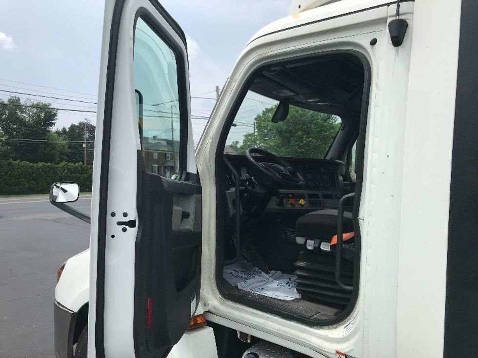 Day Cab Tractor-Heavy Duty Tractors-Freightliner-2019-T12642ST-Allentown-PA-619,900\n\t\tmiles-$ 24,250 - Image 9