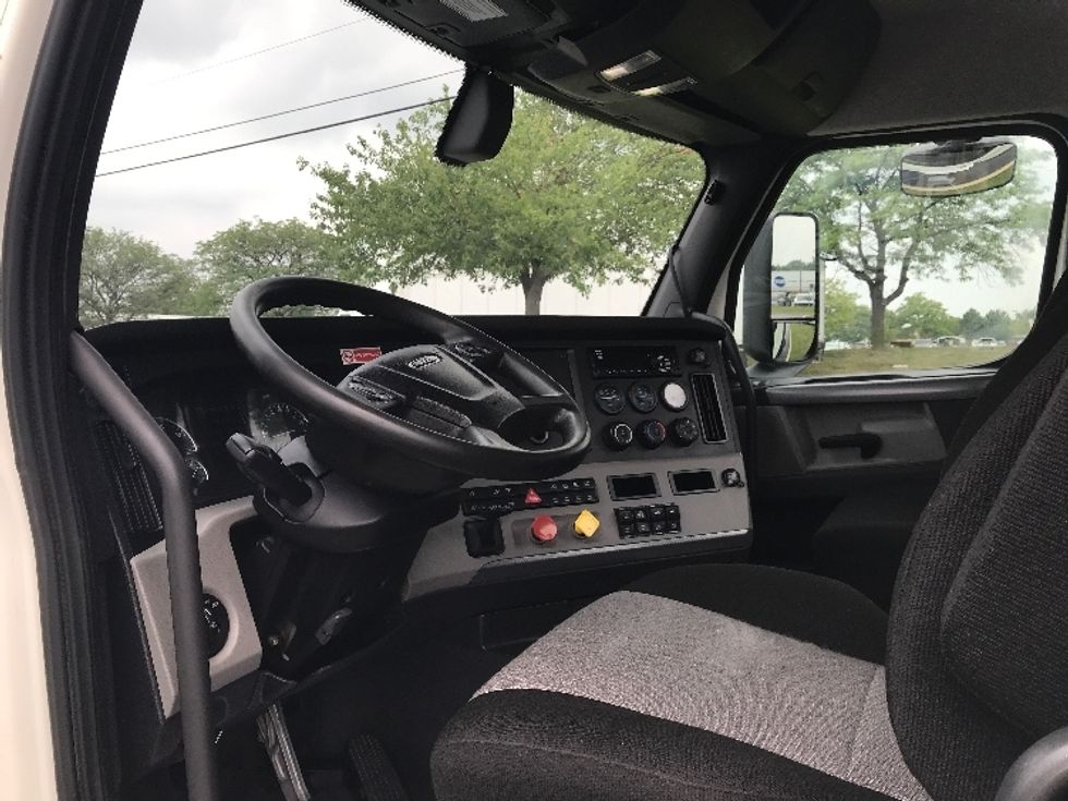 Day Cab Tractor-Heavy Duty Tractors-Freightliner-2019-T12642ST-Allentown-PA-626,268\n\t\tmiles-$ 23,750 - Image 10