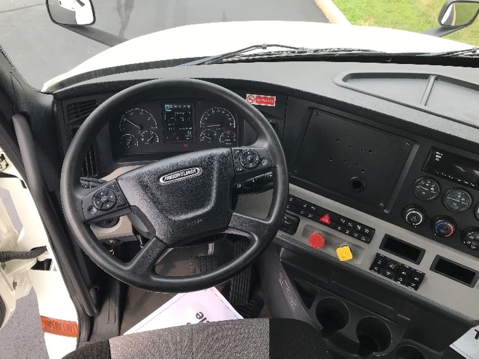 Day Cab Tractor-Heavy Duty Tractors-Freightliner-2019-T12642ST-Allentown-PA-626,268\n\t\tmiles-$ 23,750 - Image 11