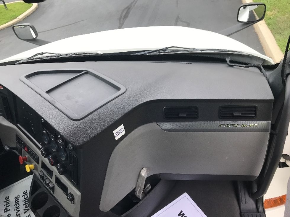 Day Cab Tractor-Heavy Duty Tractors-Freightliner-2019-T12642ST-Allentown-PA-626,268\n\t\tmiles-$ 23,750 - Image 13