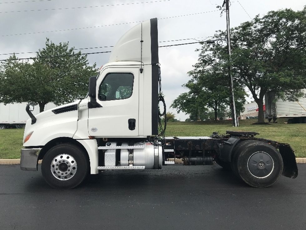Day Cab Tractor-Heavy Duty Tractors-Freightliner-2019-T12642ST-Allentown-PA-626,268\n\t\tmiles-$ 23,750 - Image 4