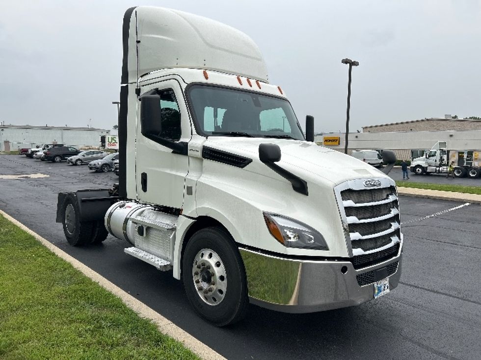 Day Cab Tractor-Heavy Duty Tractors-Freightliner-2019-T12642ST-Allentown-PA-648,435\n\t\tmiles-$ 22,500 - Image 1
