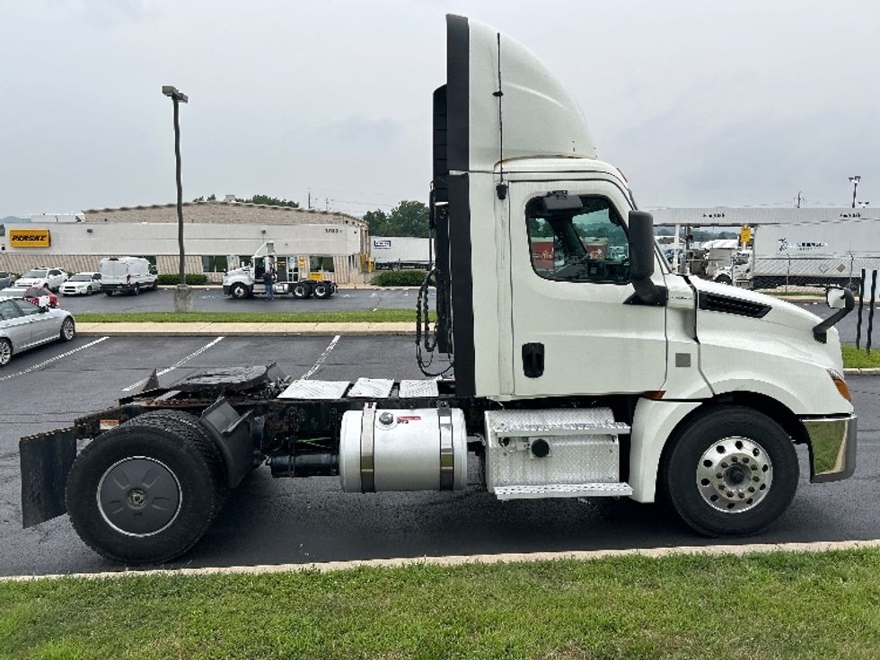 Day Cab Tractor-Heavy Duty Tractors-Freightliner-2019-T12642ST-Allentown-PA-648,435\n\t\tmiles-$ 22,500 - Image 8