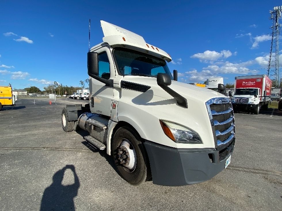 Day Cab Tractor-Heavy Duty Tractors-Freightliner-2019-T12642ST-Apopka-FL-400,285\n\t\tmiles-$ 35,750 - Image 1