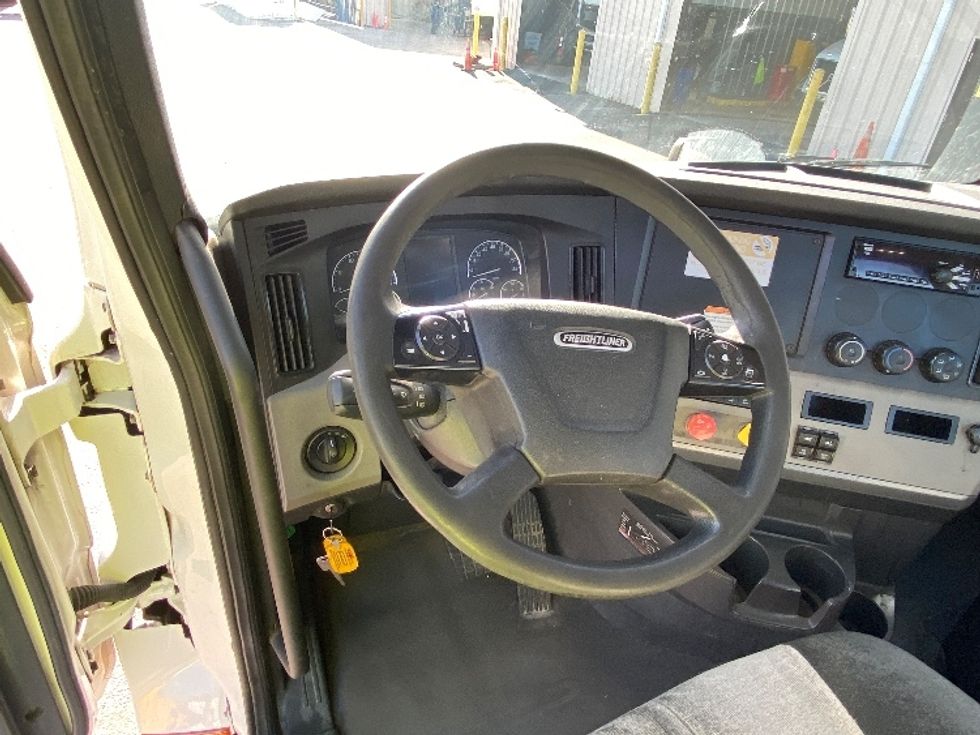 Day Cab Tractor-Heavy Duty Tractors-Freightliner-2019-T12642ST-Apopka-FL-400,285\n\t\tmiles-$ 35,750 - Image 10