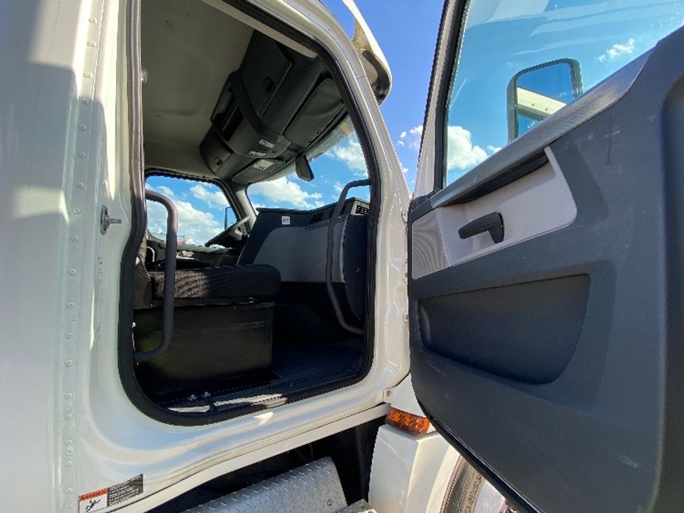 Day Cab Tractor-Heavy Duty Tractors-Freightliner-2019-T12642ST-Apopka-FL-400,285\n\t\tmiles-$ 35,750 - Image 12