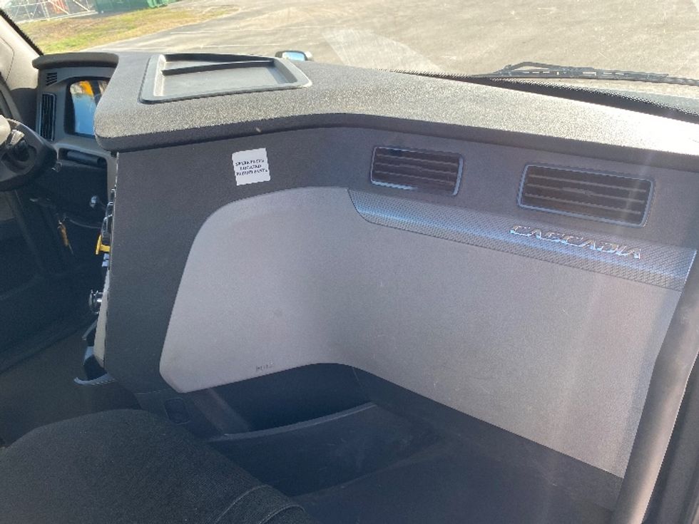 Day Cab Tractor-Heavy Duty Tractors-Freightliner-2019-T12642ST-Apopka-FL-400,285\n\t\tmiles-$ 35,750 - Image 13