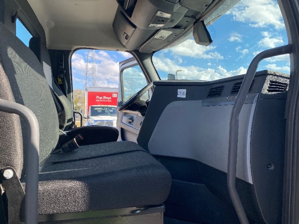 Day Cab Tractor-Heavy Duty Tractors-Freightliner-2019-T12642ST-Apopka-FL-400,285\n\t\tmiles-$ 35,750 - Image 14