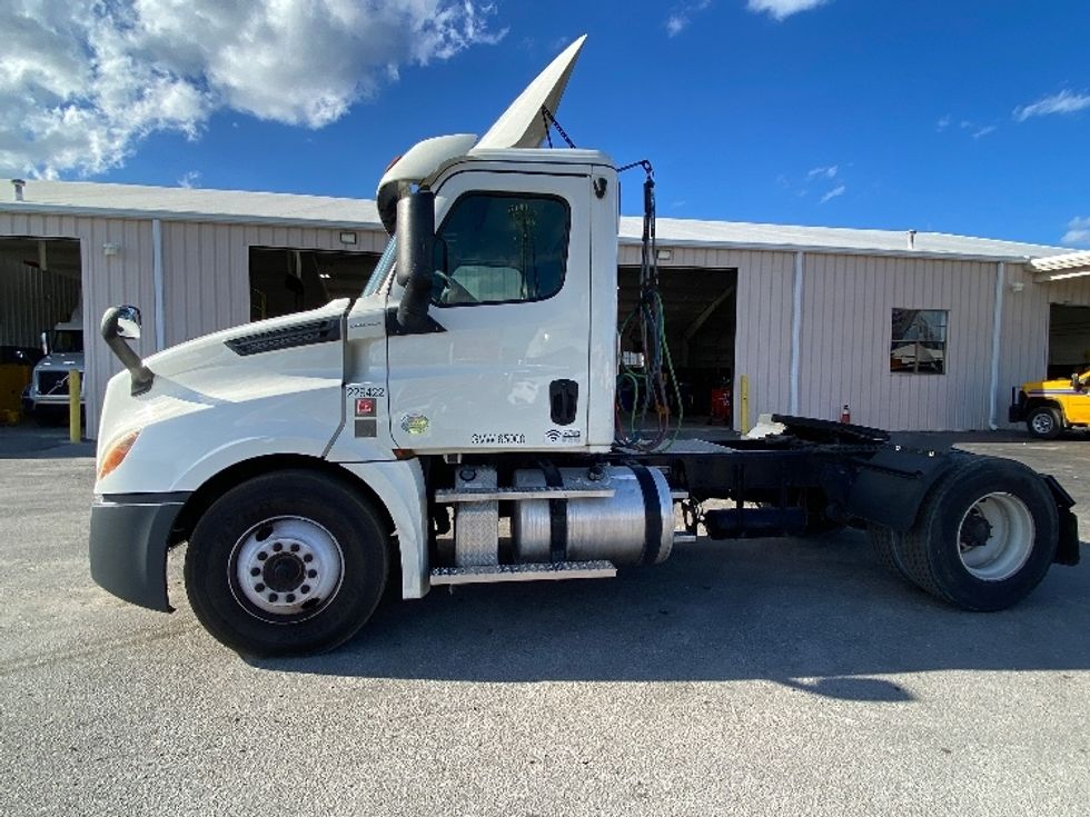 Day Cab Tractor-Heavy Duty Tractors-Freightliner-2019-T12642ST-Apopka-FL-400,285\n\t\tmiles-$ 35,750 - Image 4