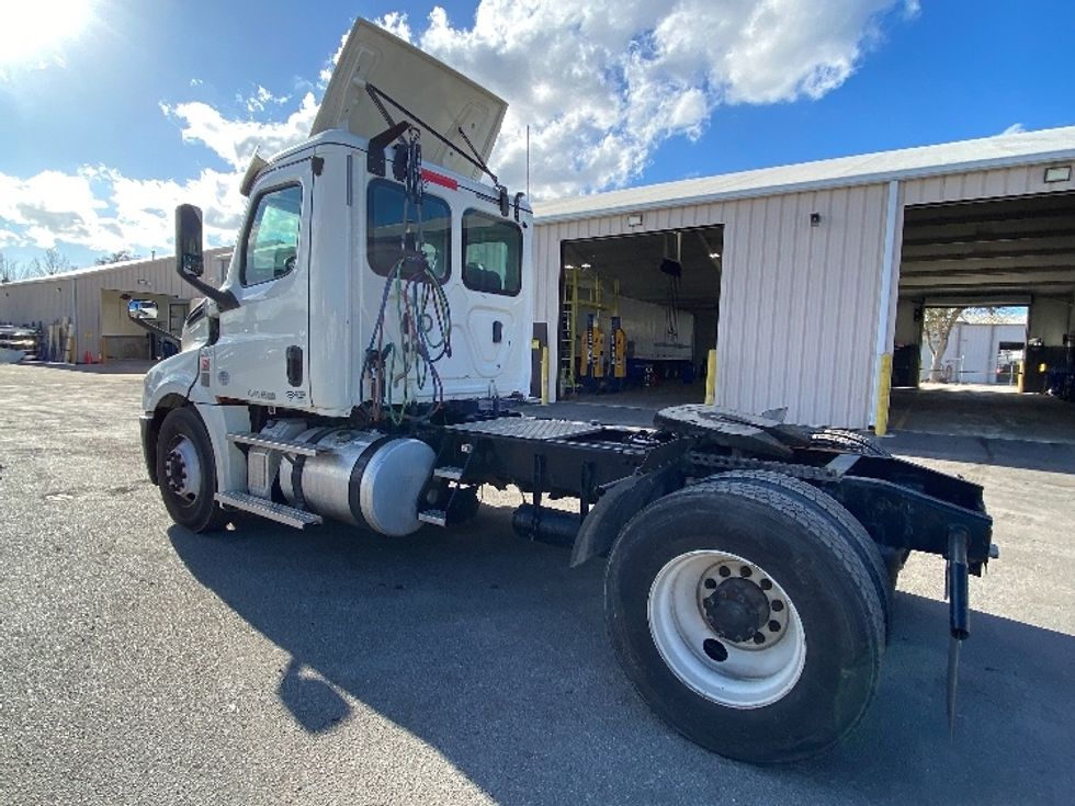 Day Cab Tractor-Heavy Duty Tractors-Freightliner-2019-T12642ST-Apopka-FL-400,285\n\t\tmiles-$ 35,750 - Image 5