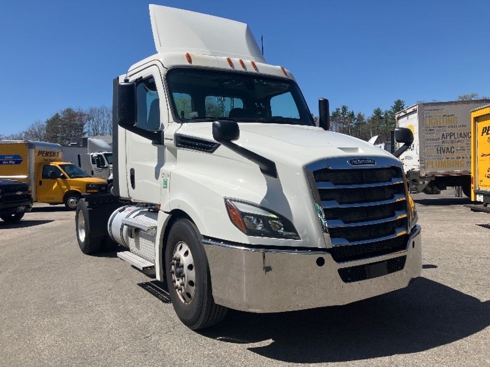 Day Cab Tractor-Heavy Duty Tractors-Freightliner-2019-T12642ST-Auburn-MA-214,952\n\t\tmiles-$ 44,750 - Image 1