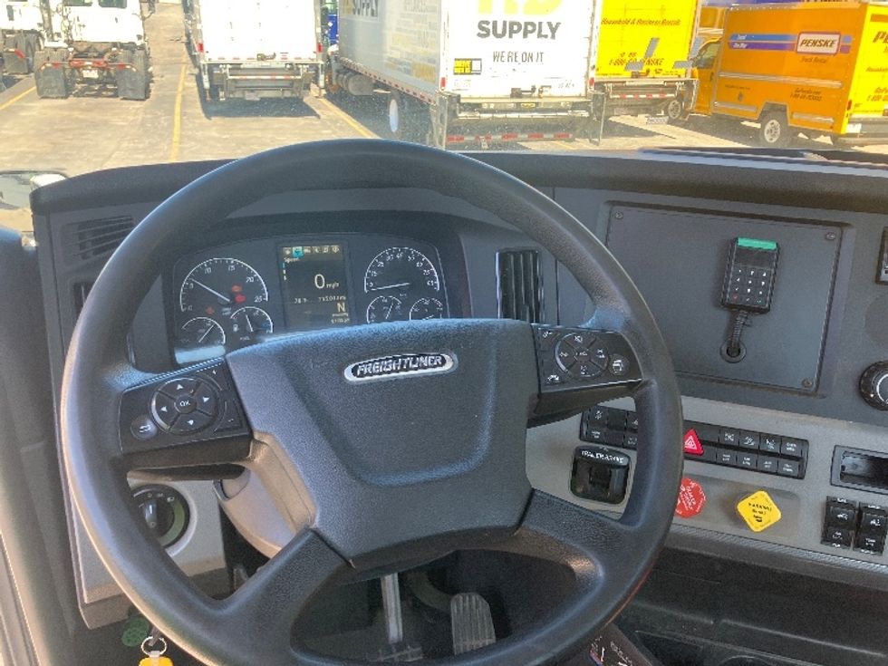 Day Cab Tractor-Heavy Duty Tractors-Freightliner-2019-T12642ST-Auburn-MA-214,952\n\t\tmiles-$ 44,750 - Image 11