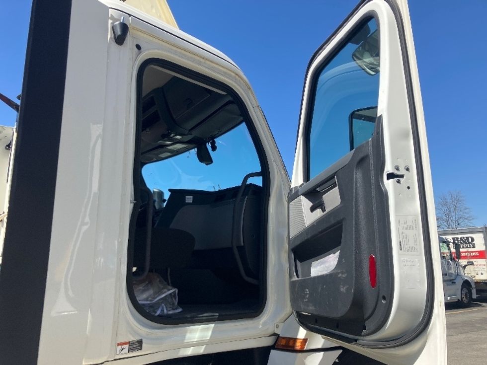 Day Cab Tractor-Heavy Duty Tractors-Freightliner-2019-T12642ST-Auburn-MA-214,952\n\t\tmiles-$ 44,750 - Image 12