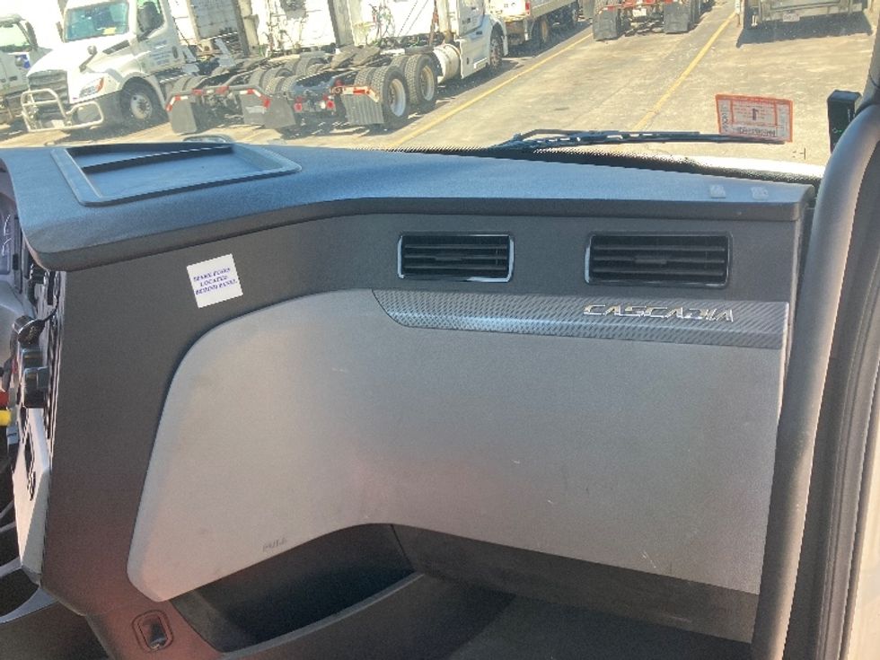 Day Cab Tractor-Heavy Duty Tractors-Freightliner-2019-T12642ST-Auburn-MA-214,952\n\t\tmiles-$ 44,750 - Image 13
