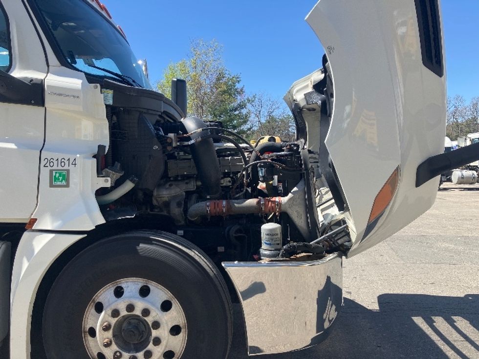 Day Cab Tractor-Heavy Duty Tractors-Freightliner-2019-T12642ST-Auburn-MA-214,952\n\t\tmiles-$ 44,750 - Image 15