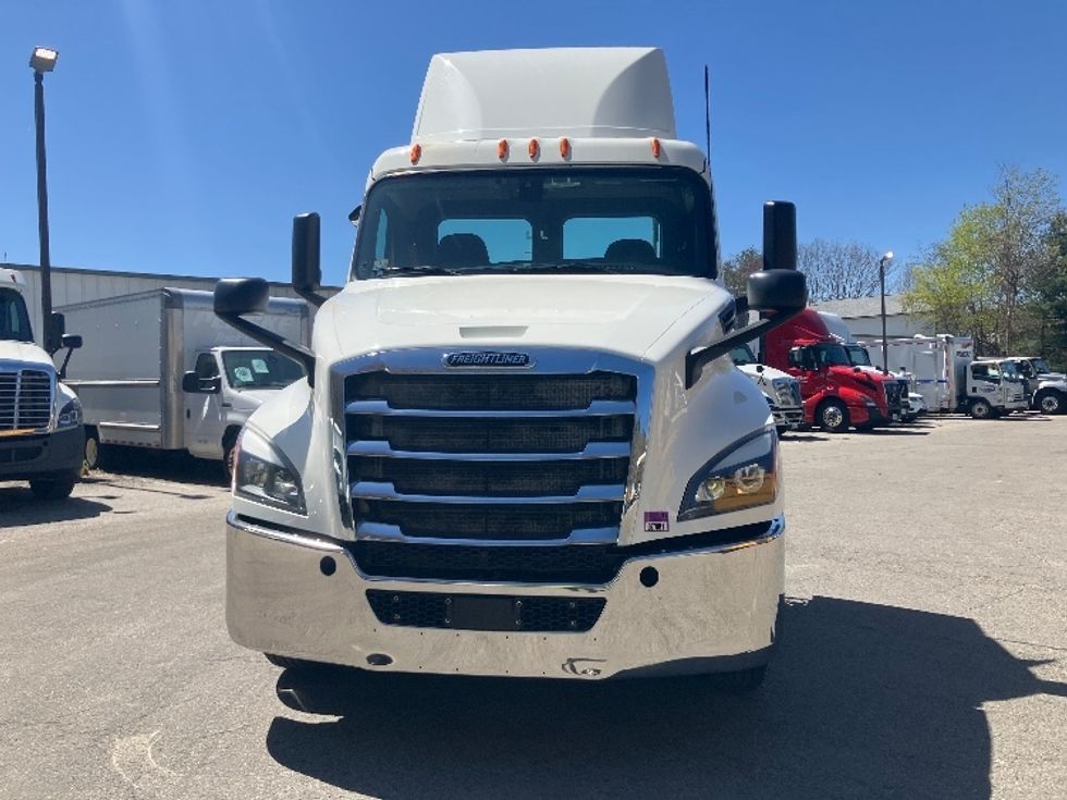 Day Cab Tractor-Heavy Duty Tractors-Freightliner-2019-T12642ST-Auburn-MA-214,952\n\t\tmiles-$ 44,750 - Image 2