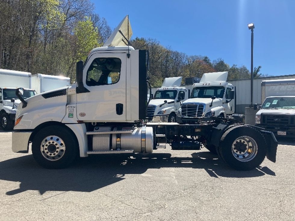 Day Cab Tractor-Heavy Duty Tractors-Freightliner-2019-T12642ST-Auburn-MA-214,952\n\t\tmiles-$ 44,750 - Image 4