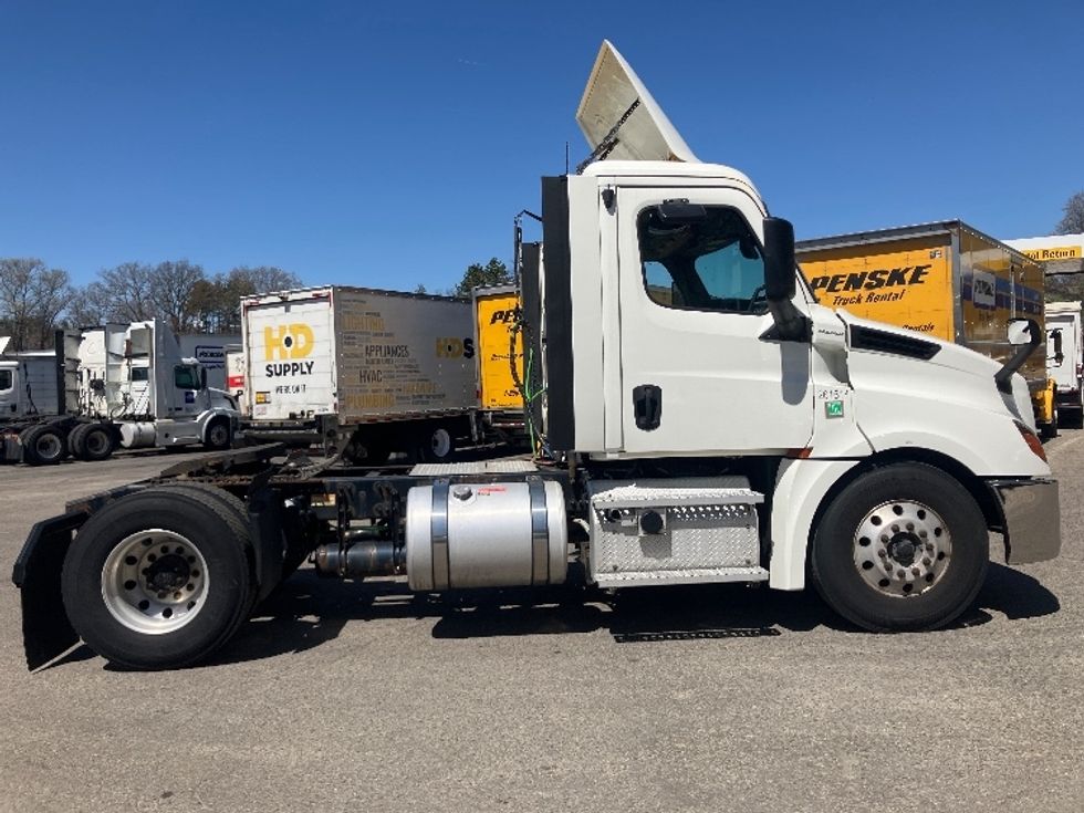 Day Cab Tractor-Heavy Duty Tractors-Freightliner-2019-T12642ST-Auburn-MA-214,952\n\t\tmiles-$ 44,750 - Image 8