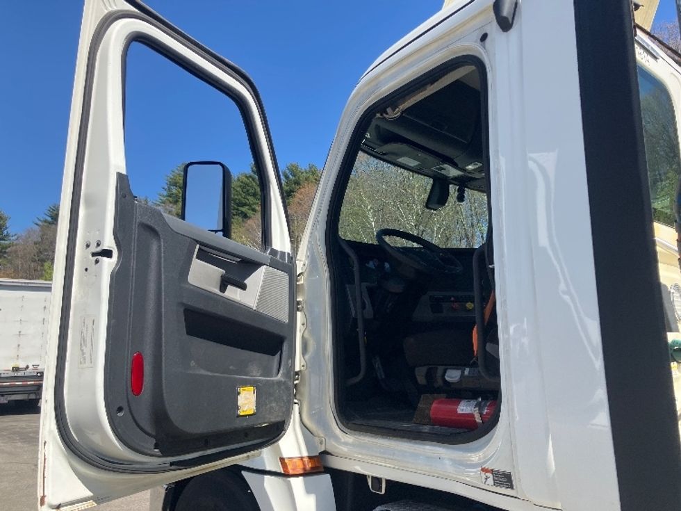 Day Cab Tractor-Heavy Duty Tractors-Freightliner-2019-T12642ST-Auburn-MA-214,952\n\t\tmiles-$ 44,750 - Image 9