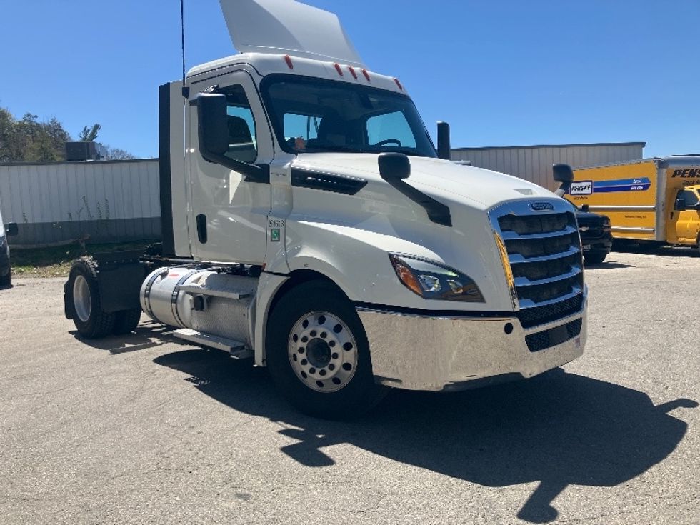 Day Cab Tractor-Heavy Duty Tractors-Freightliner-2019-T12642ST-Auburn-MA-215,050\n\t\tmiles-$ 44,750 - Image 1