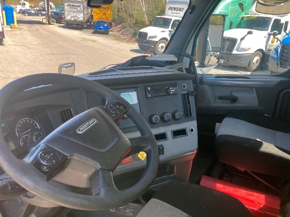 Day Cab Tractor-Heavy Duty Tractors-Freightliner-2019-T12642ST-Auburn-MA-215,050\n\t\tmiles-$ 44,750 - Image 10