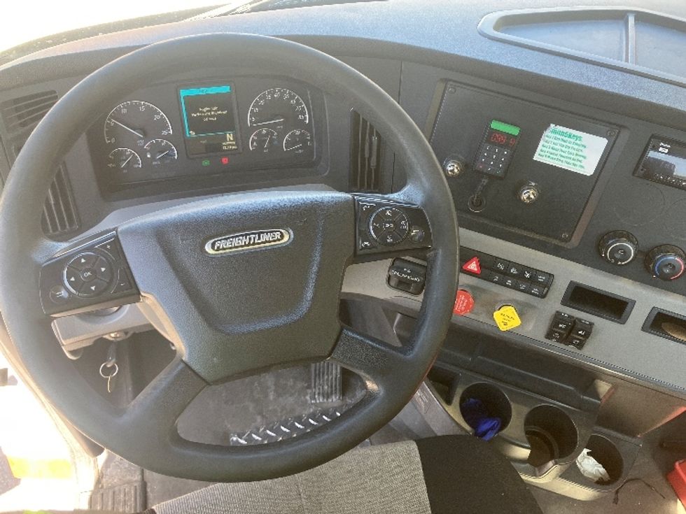 Day Cab Tractor-Heavy Duty Tractors-Freightliner-2019-T12642ST-Auburn-MA-215,050\n\t\tmiles-$ 44,750 - Image 11