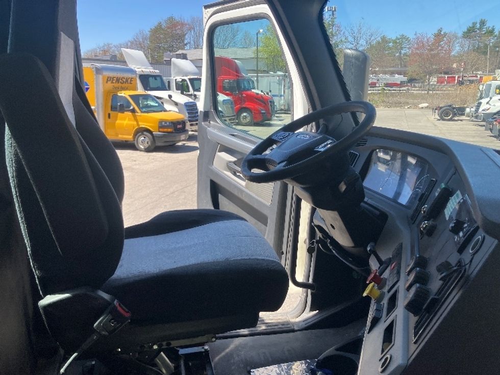 Day Cab Tractor-Heavy Duty Tractors-Freightliner-2019-T12642ST-Auburn-MA-215,050\n\t\tmiles-$ 44,750 - Image 14