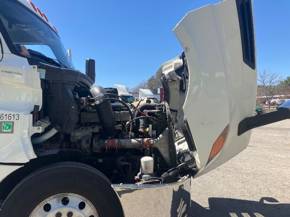 Day Cab Tractor-Heavy Duty Tractors-Freightliner-2019-T12642ST-Auburn-MA-215,050\n\t\tmiles-$ 44,750 - Image 15