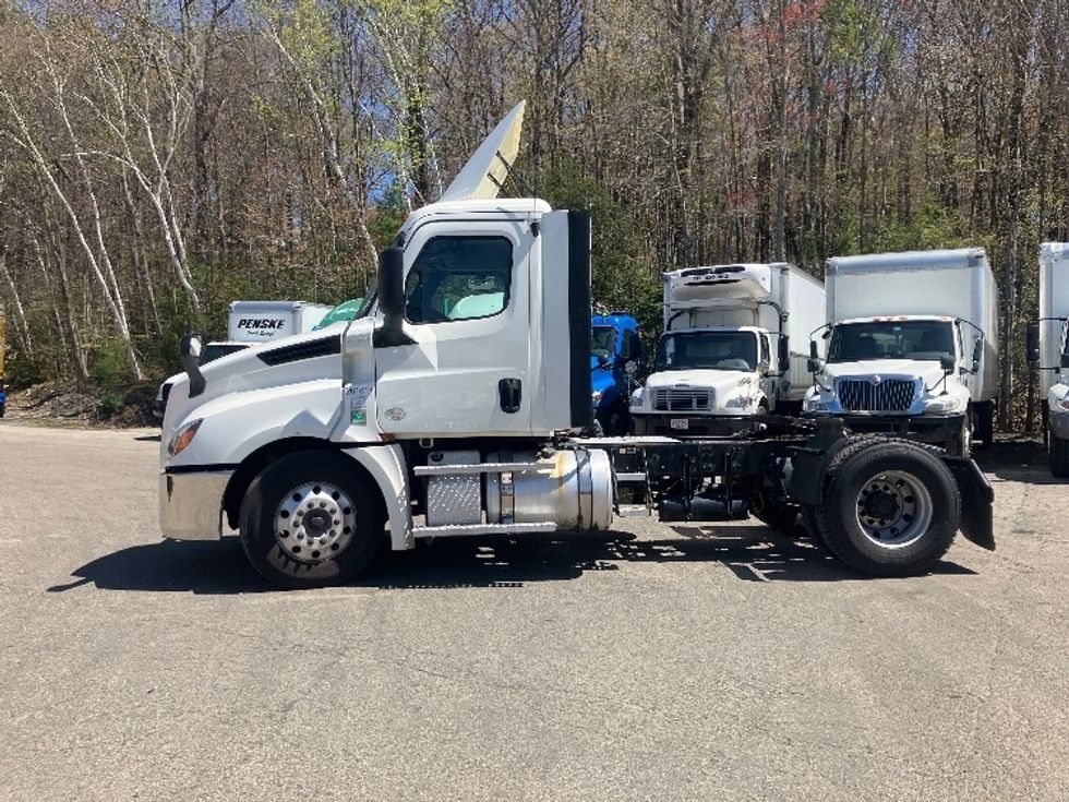 Day Cab Tractor-Heavy Duty Tractors-Freightliner-2019-T12642ST-Auburn-MA-215,050\n\t\tmiles-$ 44,750 - Image 4