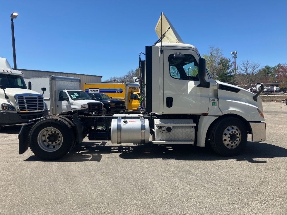 Day Cab Tractor-Heavy Duty Tractors-Freightliner-2019-T12642ST-Auburn-MA-215,050\n\t\tmiles-$ 44,750 - Image 8