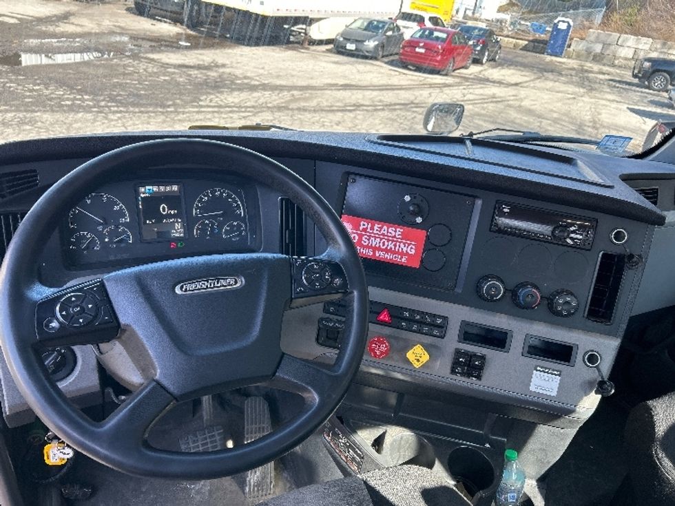 Day Cab Tractor-Heavy Duty Tractors-Freightliner-2019-T12642ST-Auburn-MA-332,687\n\t\tmiles-$ 33,750 - Image 11