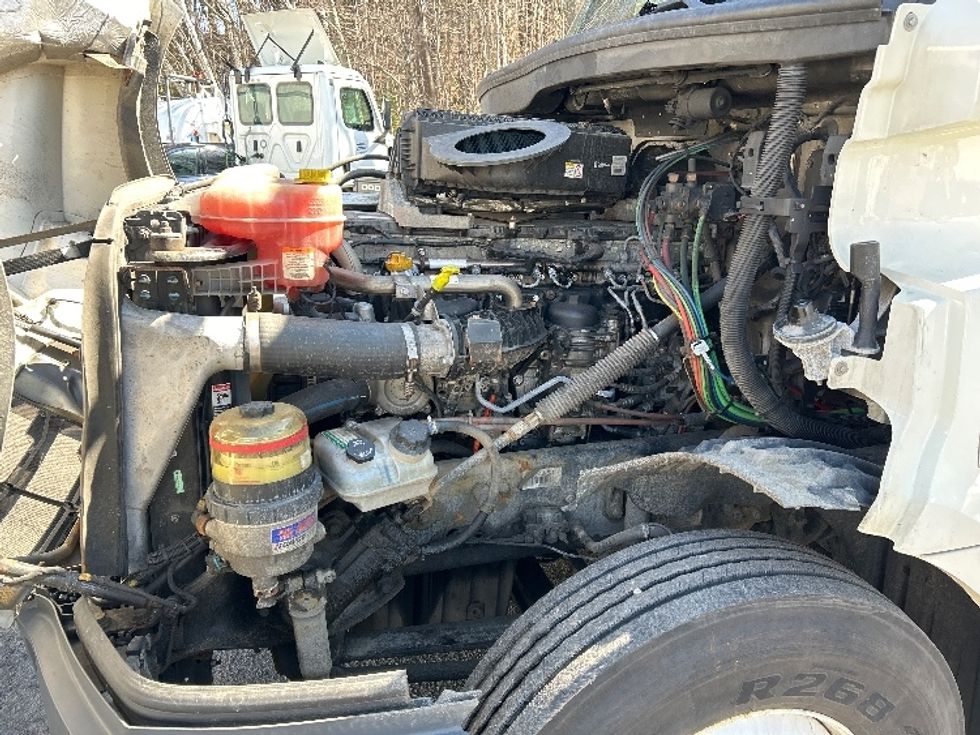 Day Cab Tractor-Heavy Duty Tractors-Freightliner-2019-T12642ST-Auburn-MA-332,687\n\t\tmiles-$ 33,750 - Image 16