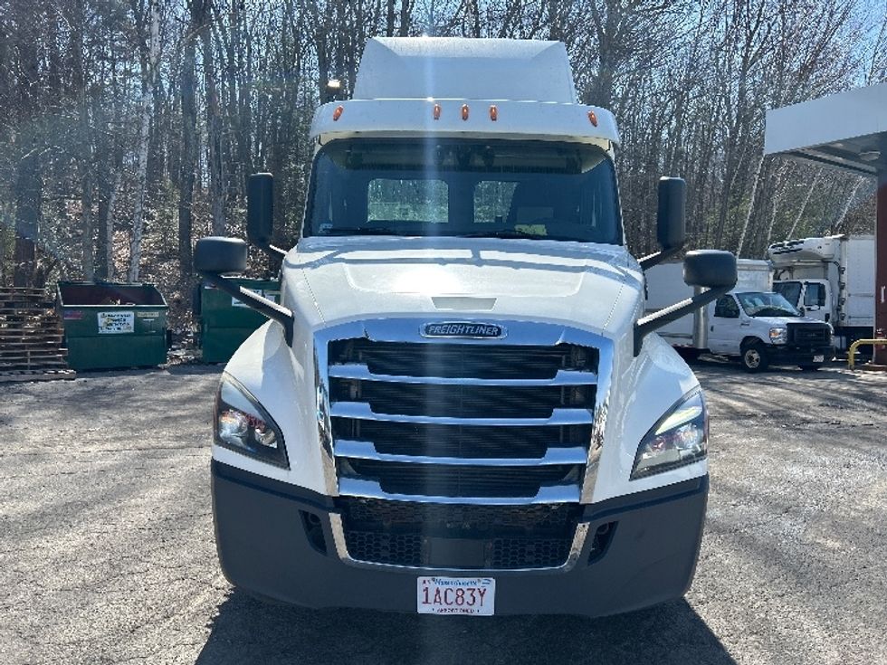 Day Cab Tractor-Heavy Duty Tractors-Freightliner-2019-T12642ST-Auburn-MA-332,687\n\t\tmiles-$ 33,750 - Image 2