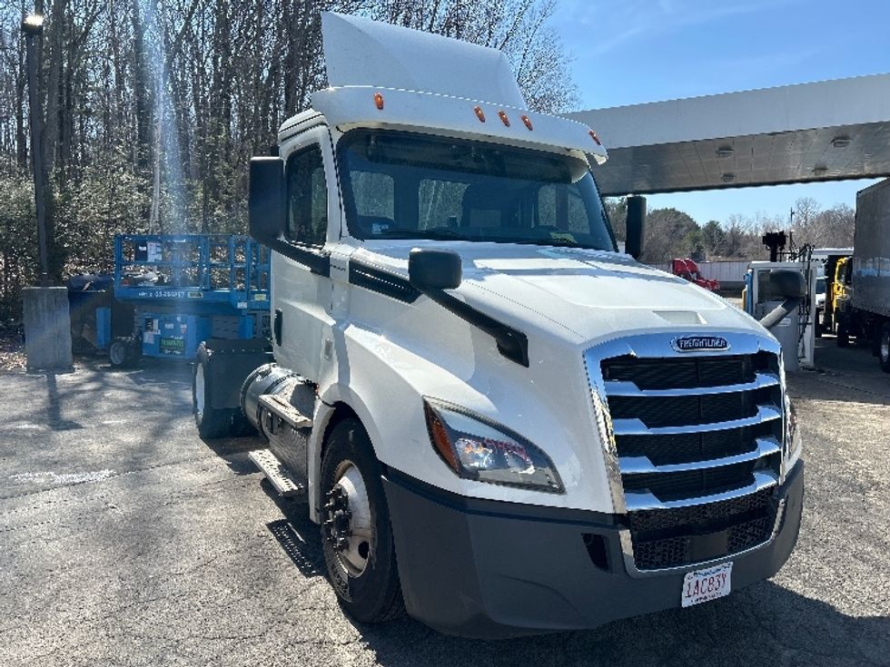 Day Cab Tractor-Heavy Duty Tractors-Freightliner-2019-T12642ST-Auburn-MA-332,687\n\t\tmiles-$ 33,750 - Image 3