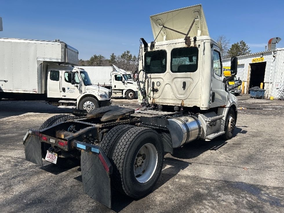 Day Cab Tractor-Heavy Duty Tractors-Freightliner-2019-T12642ST-Auburn-MA-332,687\n\t\tmiles-$ 33,750 - Image 7
