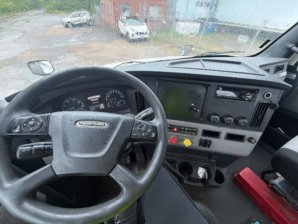 Day Cab Tractor-Heavy Duty Tractors-Freightliner-2019-T12642ST-Baltimore-MD-397,410\n\t\tmiles-$ 30,000 - Image 11