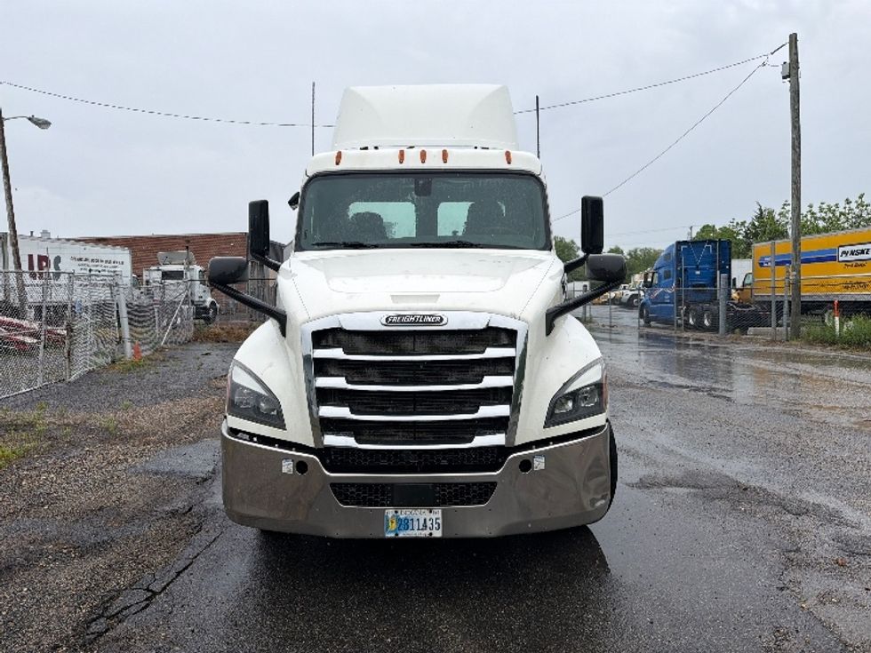 Day Cab Tractor-Heavy Duty Tractors-Freightliner-2019-T12642ST-Baltimore-MD-397,410\n\t\tmiles-$ 30,000 - Image 2