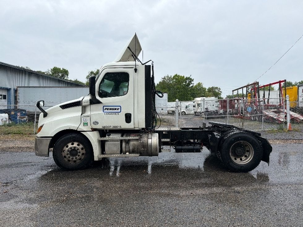 Day Cab Tractor-Heavy Duty Tractors-Freightliner-2019-T12642ST-Baltimore-MD-397,410\n\t\tmiles-$ 30,000 - Image 4