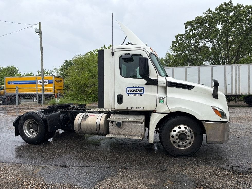 Day Cab Tractor-Heavy Duty Tractors-Freightliner-2019-T12642ST-Baltimore-MD-397,410\n\t\tmiles-$ 30,000 - Image 8