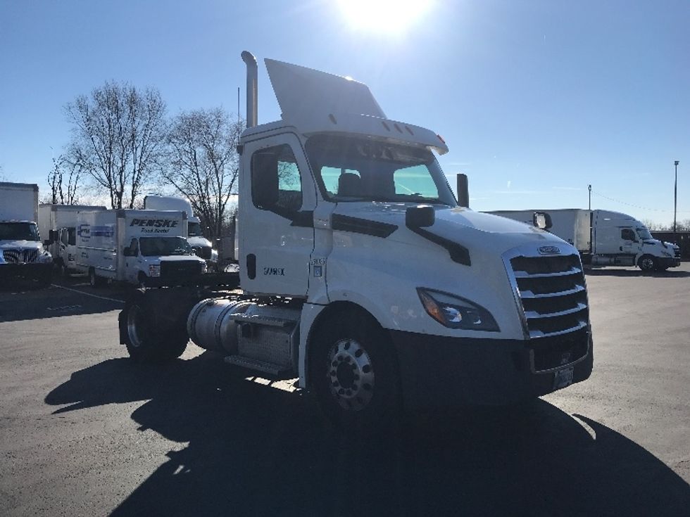 Day Cab Tractor-Heavy Duty Tractors-Freightliner-2019-T12642ST-Bensalem-PA-304,340\n\t\tmiles-$ 36,750 - Image 1