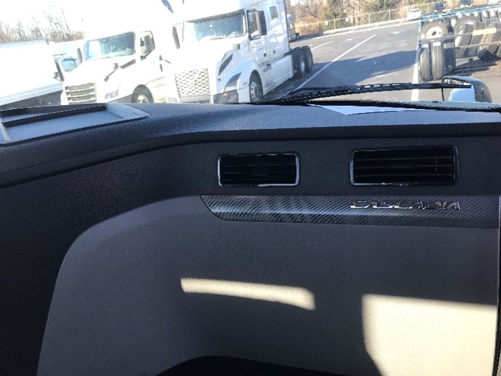 Day Cab Tractor-Heavy Duty Tractors-Freightliner-2019-T12642ST-Bensalem-PA-304,340\n\t\tmiles-$ 36,750 - Image 13