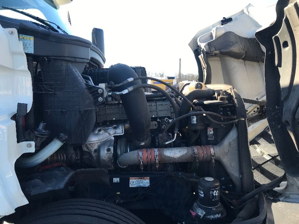 Day Cab Tractor-Heavy Duty Tractors-Freightliner-2019-T12642ST-Bensalem-PA-304,340\n\t\tmiles-$ 36,750 - Image 15