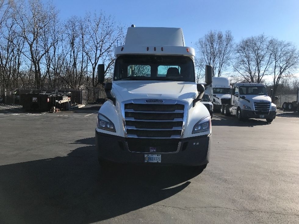 Day Cab Tractor-Heavy Duty Tractors-Freightliner-2019-T12642ST-Bensalem-PA-304,340\n\t\tmiles-$ 36,750 - Image 2