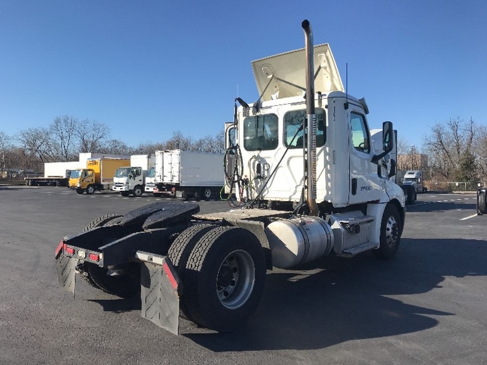 Day Cab Tractor-Heavy Duty Tractors-Freightliner-2019-T12642ST-Bensalem-PA-304,340\n\t\tmiles-$ 36,750 - Image 7