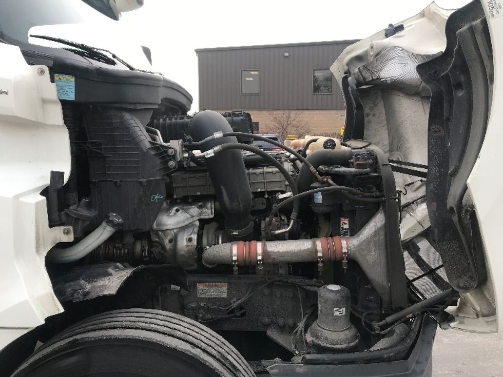 Day Cab Tractor-Heavy Duty Tractors-Freightliner-2019-T12642ST-Bensalem-PA-337,562\n\t\tmiles-$ 35,750 - Image 15