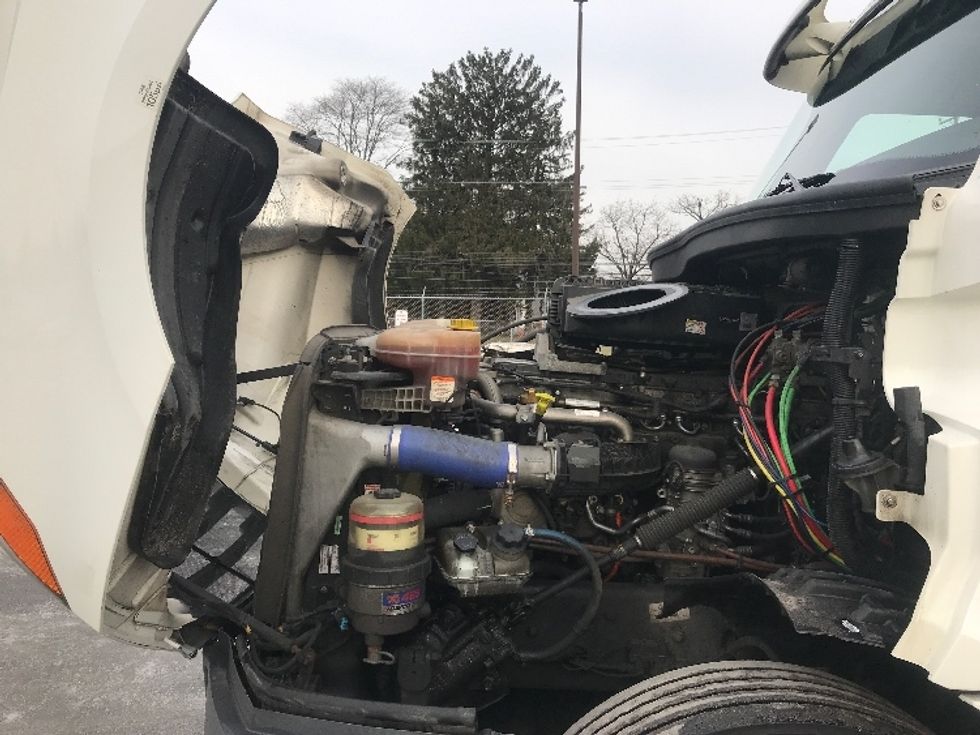 Day Cab Tractor-Heavy Duty Tractors-Freightliner-2019-T12642ST-Bensalem-PA-337,562\n\t\tmiles-$ 35,750 - Image 16