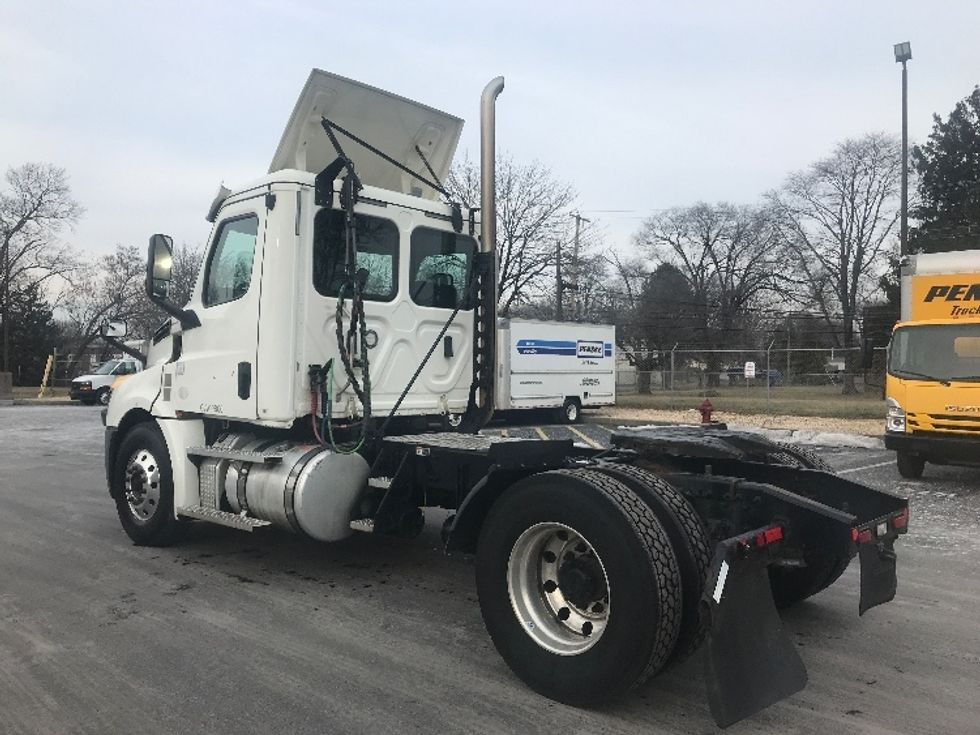 Day Cab Tractor-Heavy Duty Tractors-Freightliner-2019-T12642ST-Bensalem-PA-337,562\n\t\tmiles-$ 35,750 - Image 5