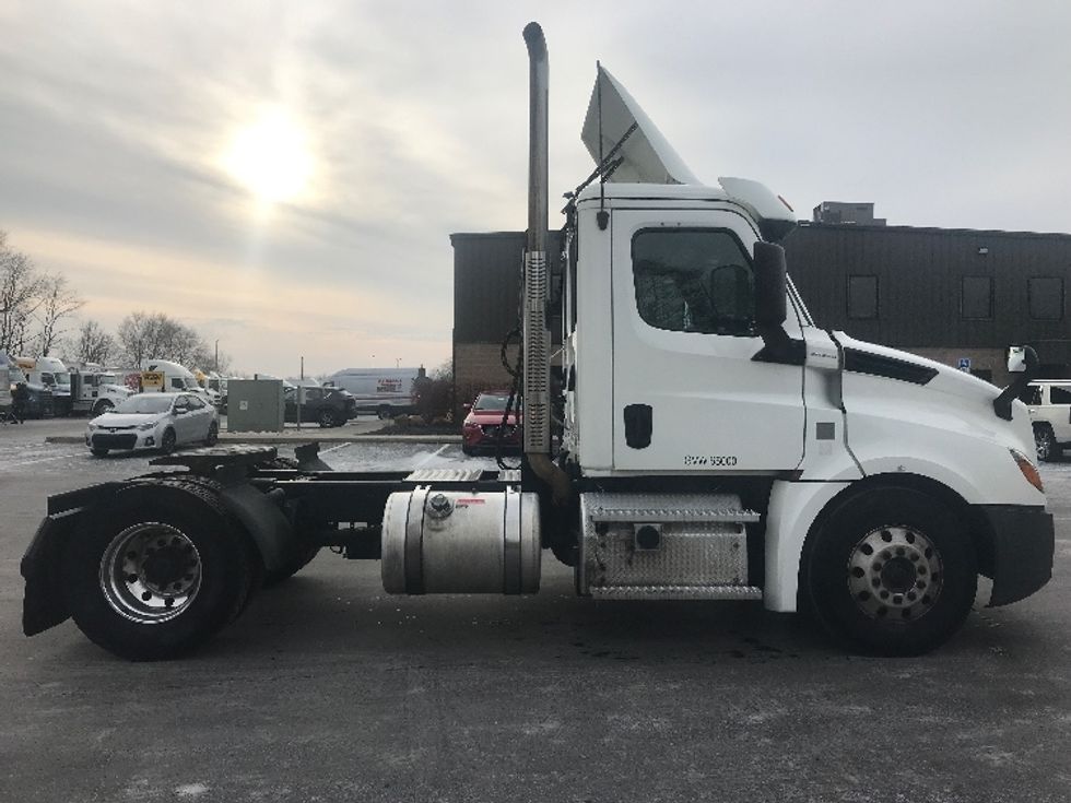 Day Cab Tractor-Heavy Duty Tractors-Freightliner-2019-T12642ST-Bensalem-PA-337,562\n\t\tmiles-$ 35,750 - Image 8