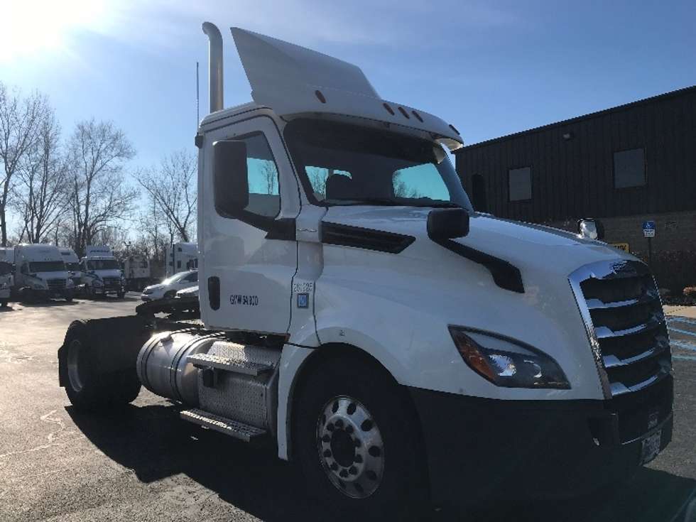 Day Cab Tractor-Heavy Duty Tractors-Freightliner-2019-T12642ST-Bensalem-PA-348,809
miles-$ 35,500