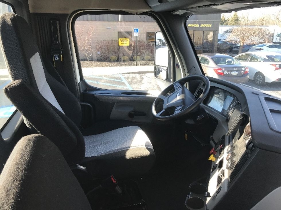 Day Cab Tractor-Heavy Duty Tractors-Freightliner-2019-T12642ST-Bensalem-PA-348,809\n\t\tmiles-$ 35,500 - Image 14